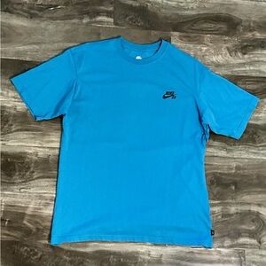 Mens Small Loose Fit Nike Graphic Tee